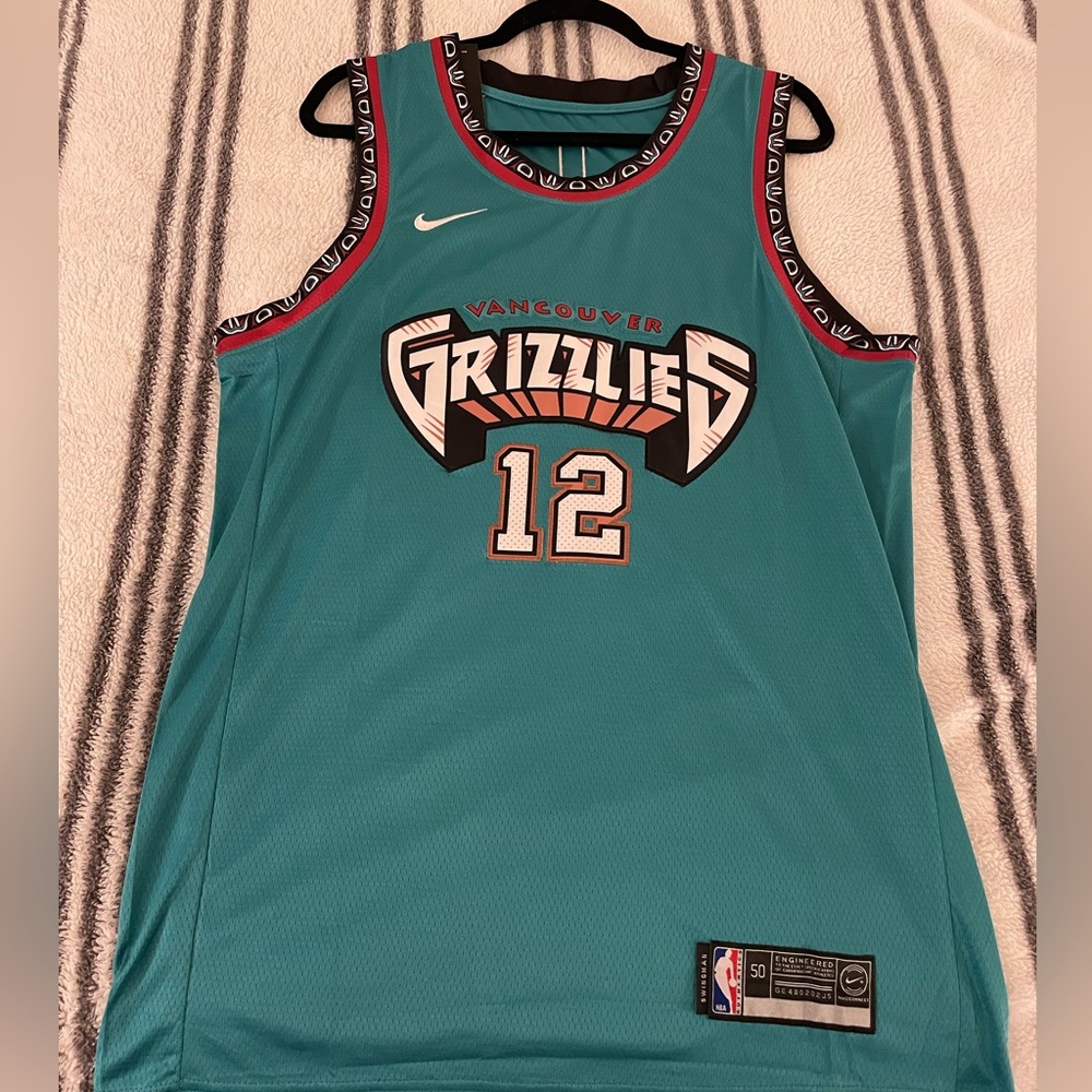 Nike NBA authentics Retro Grizzlies Morant Jersey. Size large. NWT